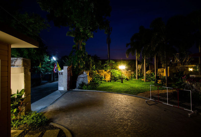 Отель Phuplaces Bangsaen