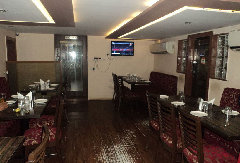 Отель Q Deck Rooms