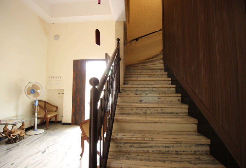 Отель Q Deck Rooms