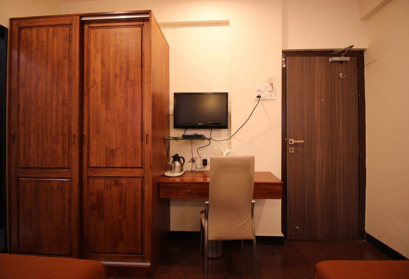 Отель Q Deck Rooms