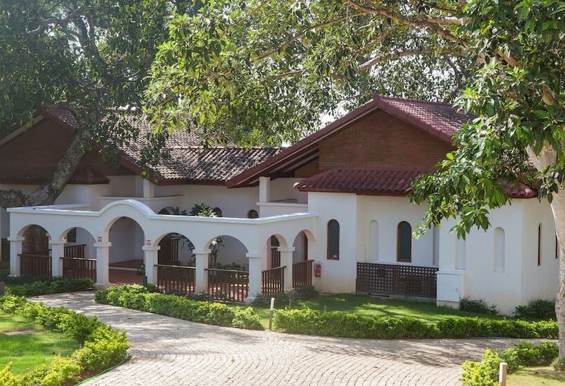 هتل Sanctum Inle Resort