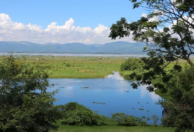 هتل Sanctum Inle Resort