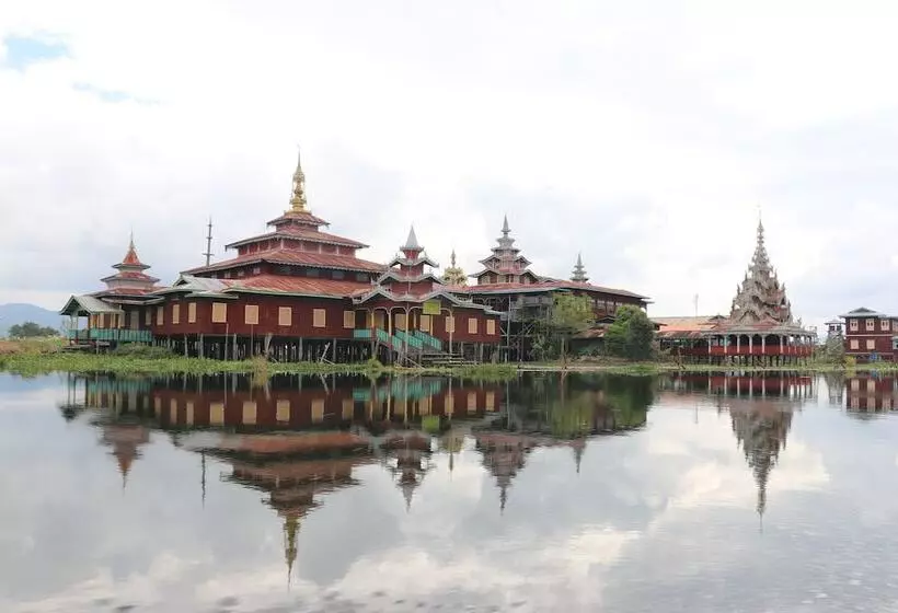 هتل Sanctum Inle Resort