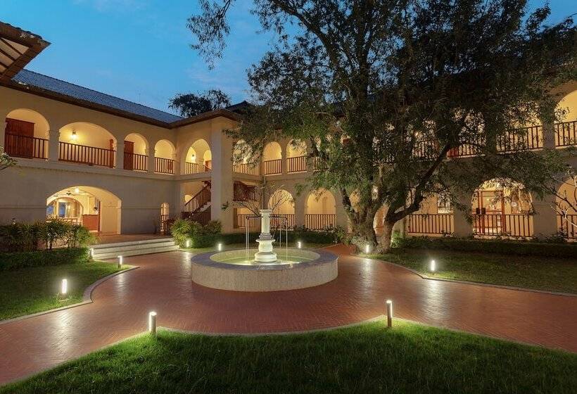 هتل Sanctum Inle Resort