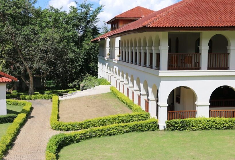 هتل Sanctum Inle Resort