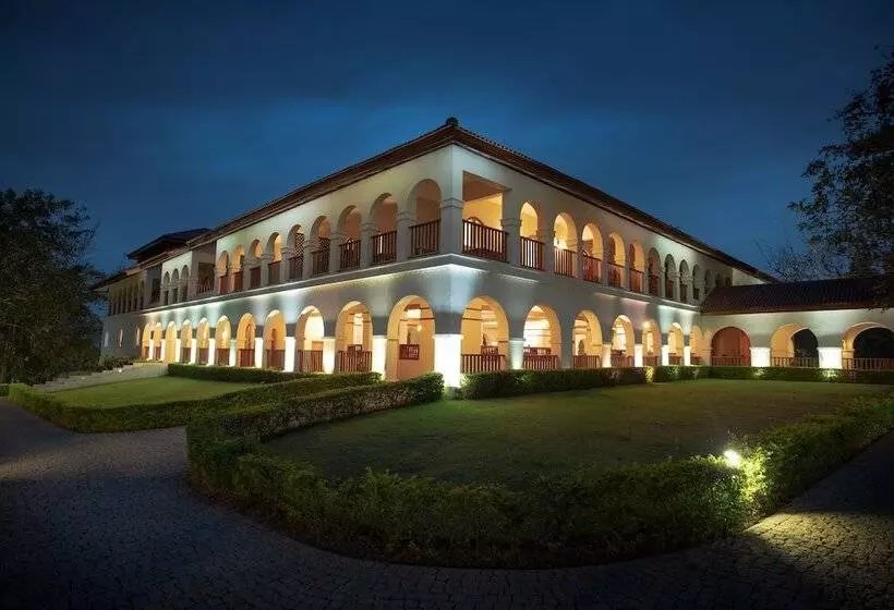 هتل Sanctum Inle Resort