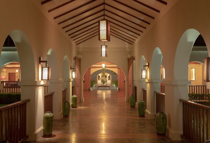 هتل Sanctum Inle Resort