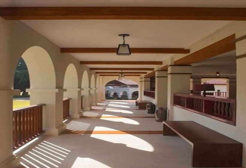 هتل Sanctum Inle Resort