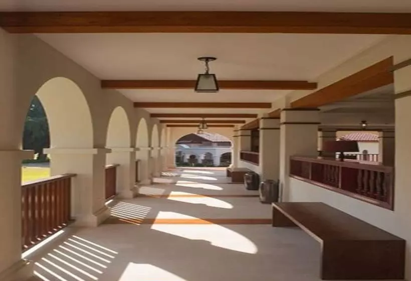 هتل Sanctum Inle Resort