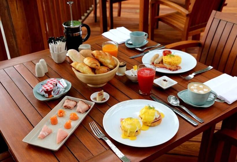 هتل Sanctum Inle Resort