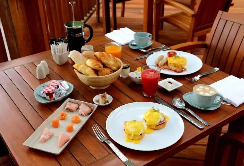 هتل Sanctum Inle Resort