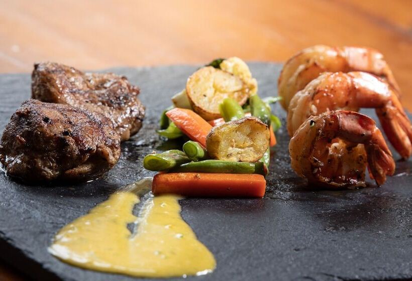 هتل Sanctum Inle Resort