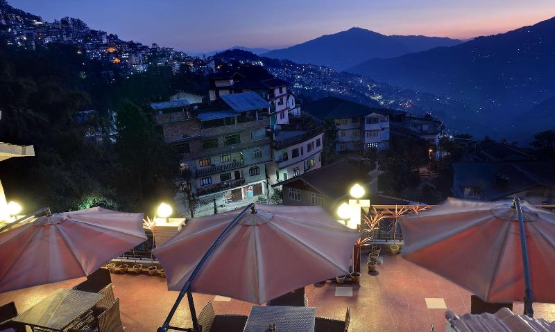 בית מלון כפרי Summit Golden Crescent