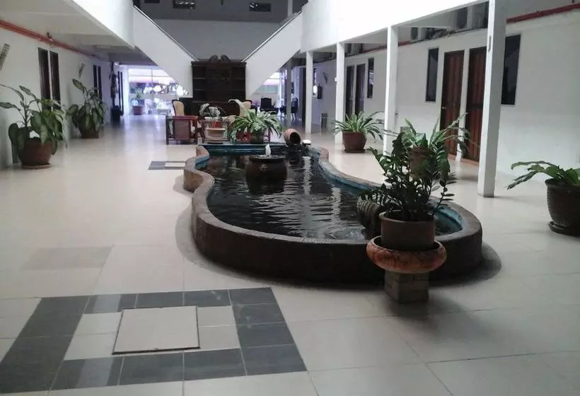 Hotel Zen Rooms Uptown Beach Resort