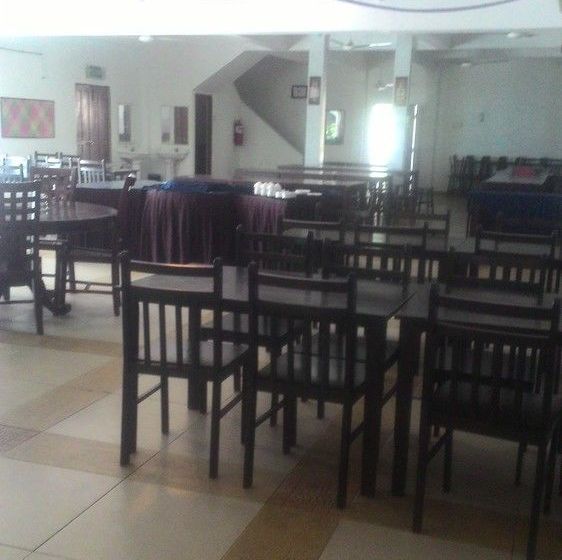 فندق Zen Rooms Uptown Beach Resort