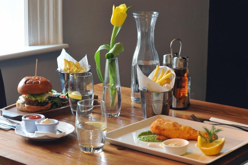 بنسيون The Gateway Lodge