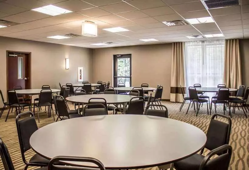 فندق Comfort Suites Hartville North Canton