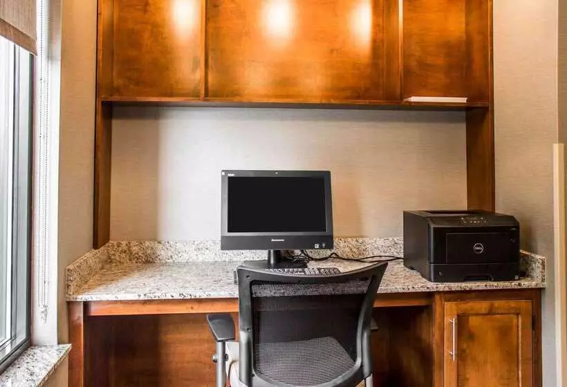 فندق Comfort Suites Hartville North Canton