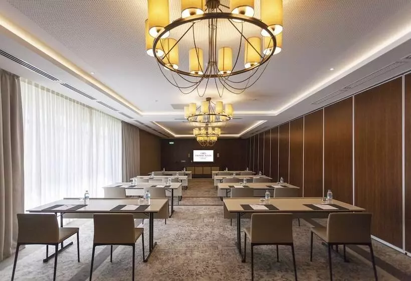 هتل Crowne Plaza Borjomi, An Ihg