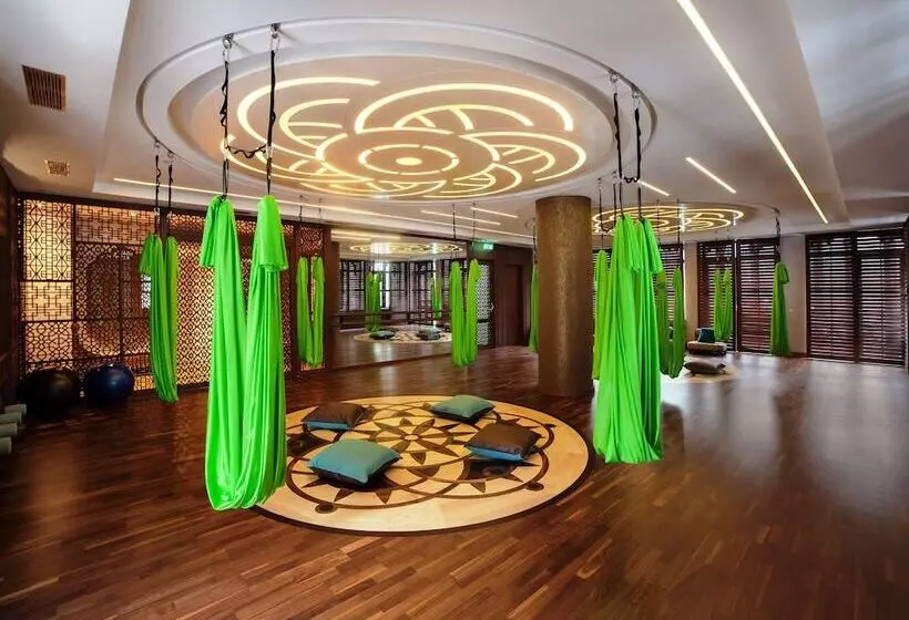 هتل Crowne Plaza Borjomi, An Ihg