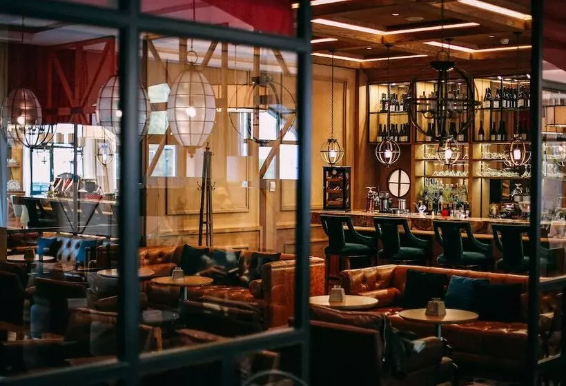 هتل Crowne Plaza Borjomi, An Ihg