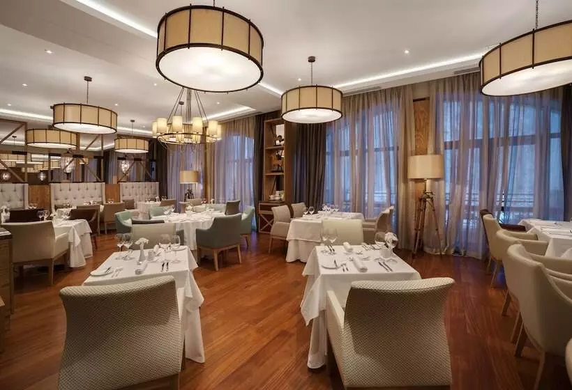 هتل Crowne Plaza Borjomi, An Ihg