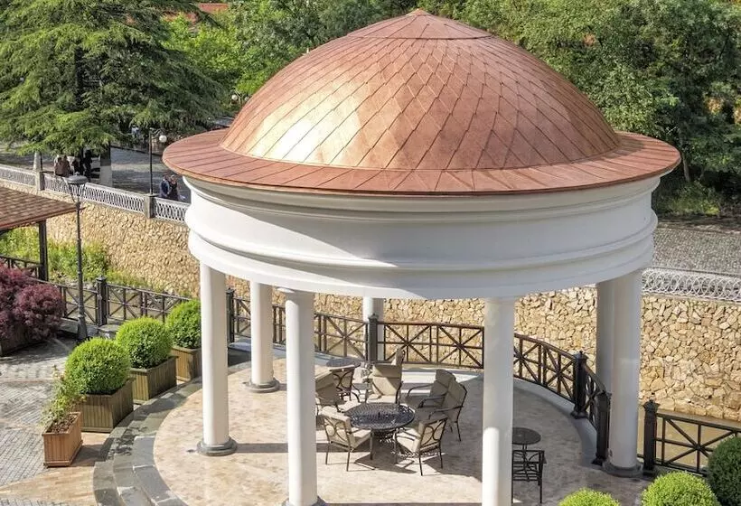 هتل Crowne Plaza Borjomi, An Ihg