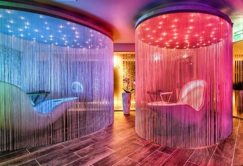 هتل Crowne Plaza Borjomi, An Ihg