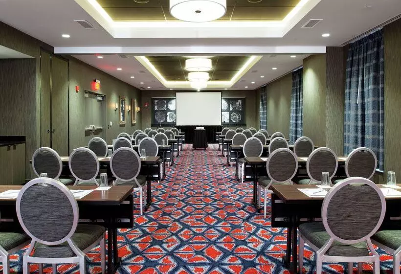 هتل Hilton Garden Inn Pittsburgh Downtown