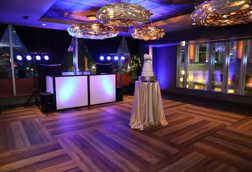 هتل Hilton Garden Inn Pittsburgh Downtown