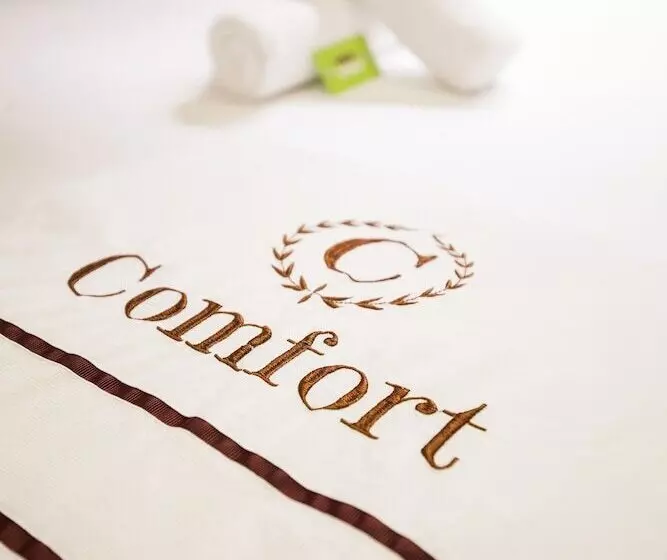 هتل Joyous Guest House