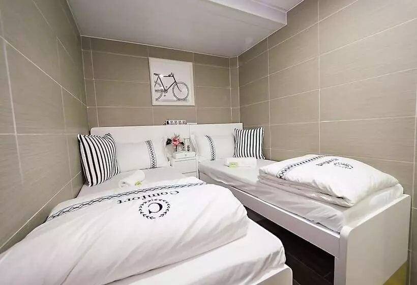 هتل Joyous Guest House