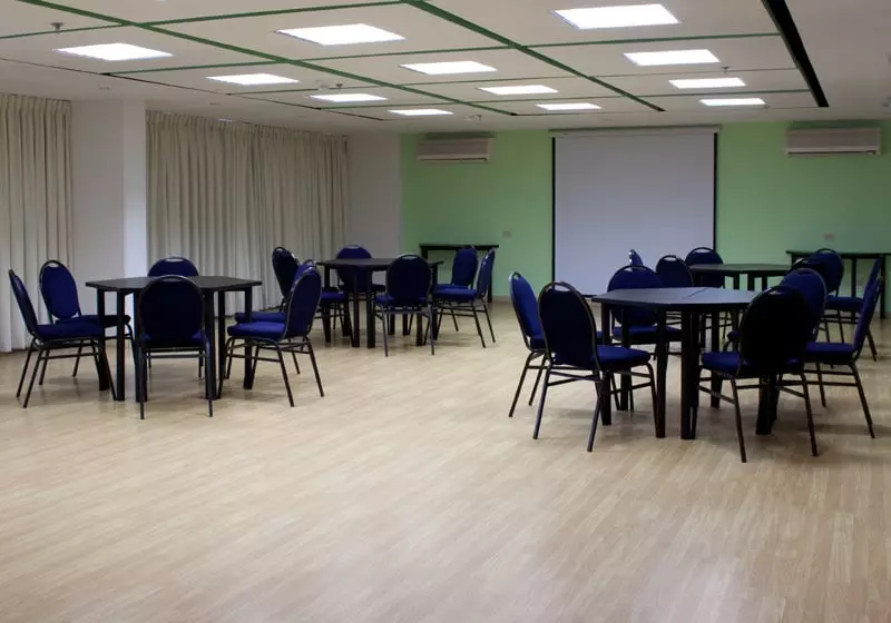 Отель Los Leones