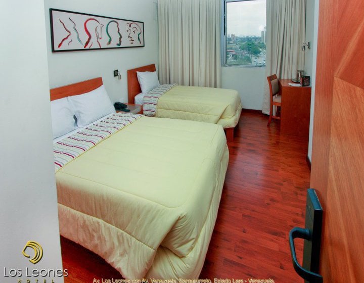 Отель Los Leones