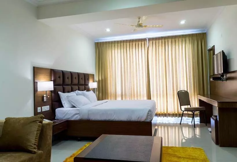 Отель Saptagiri