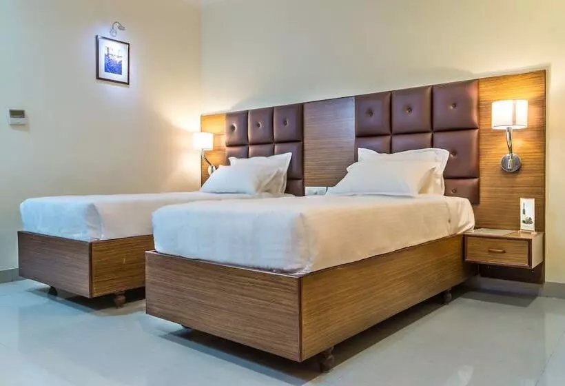 Отель Saptagiri