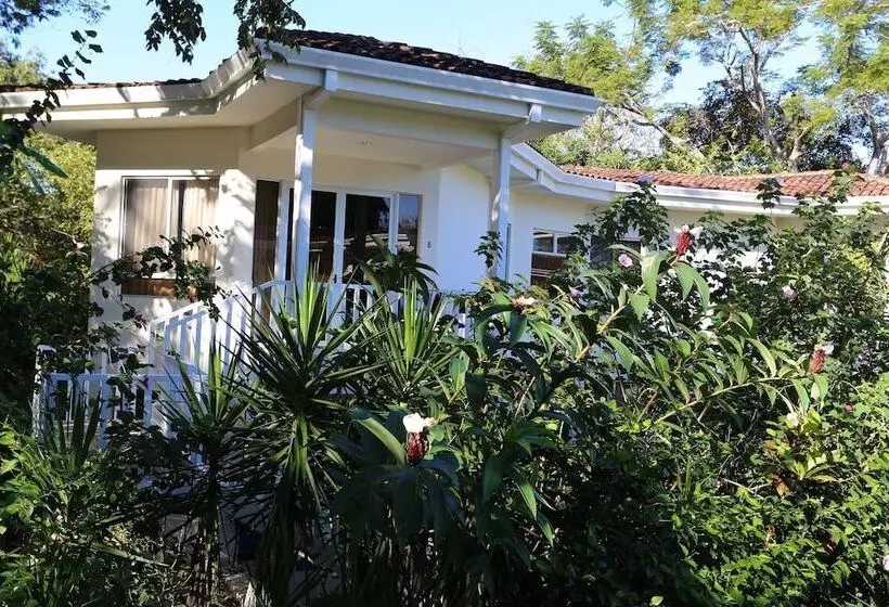 בית מלון כפרי The Hideaway