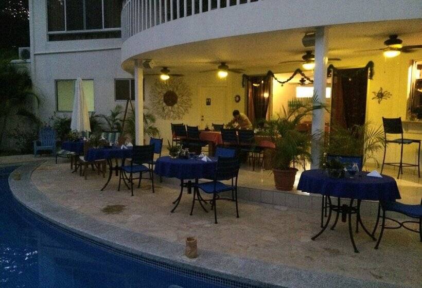 فندق The Hideaway