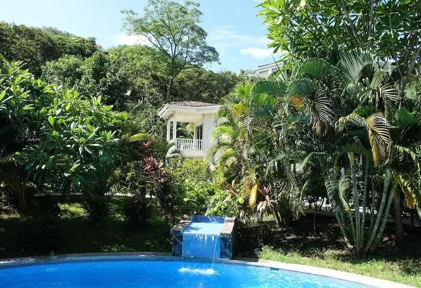 בית מלון כפרי The Hideaway