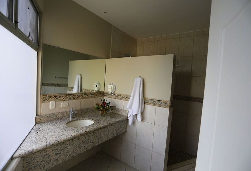 فندق The Hideaway