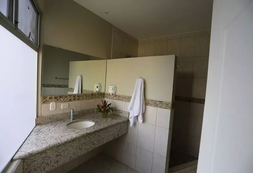 בית מלון כפרי The Hideaway