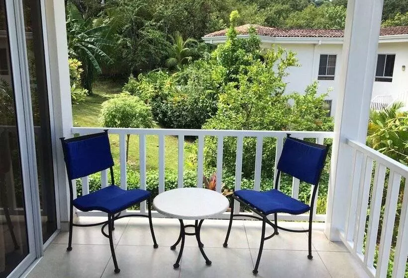 בית מלון כפרי The Hideaway