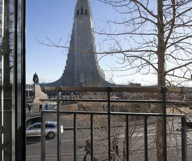Thomsen Apartments