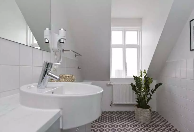 Thomsen Apartments