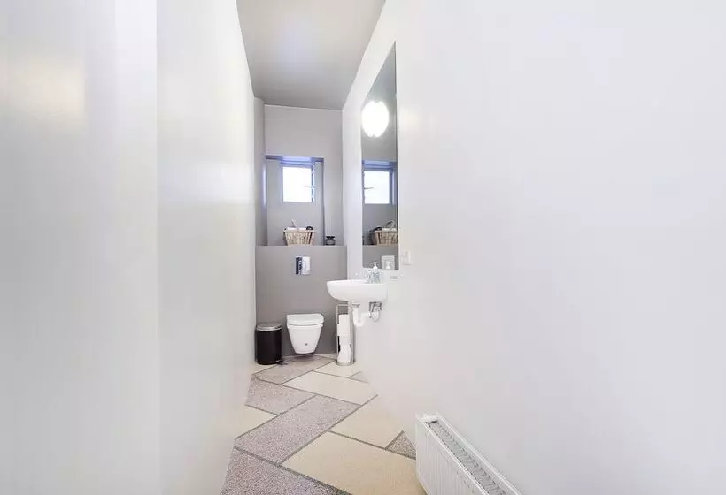 Thomsen Apartments