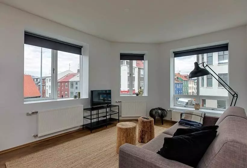 Thomsen Apartments