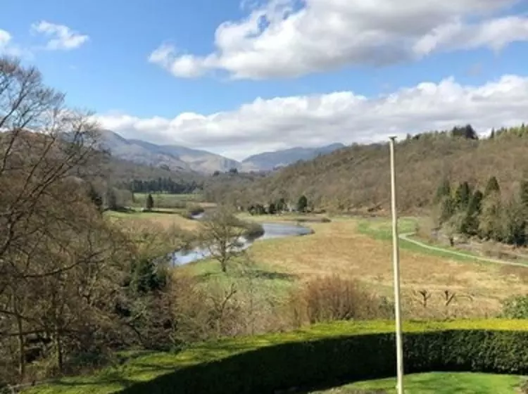 Bed and Breakfast Nanny Brow