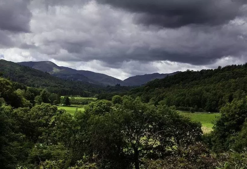 Bed and Breakfast Nanny Brow