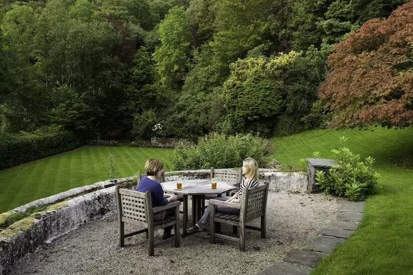 Bed and Breakfast Nanny Brow