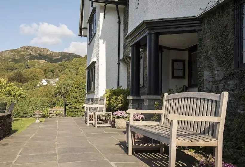 Bed and Breakfast Nanny Brow